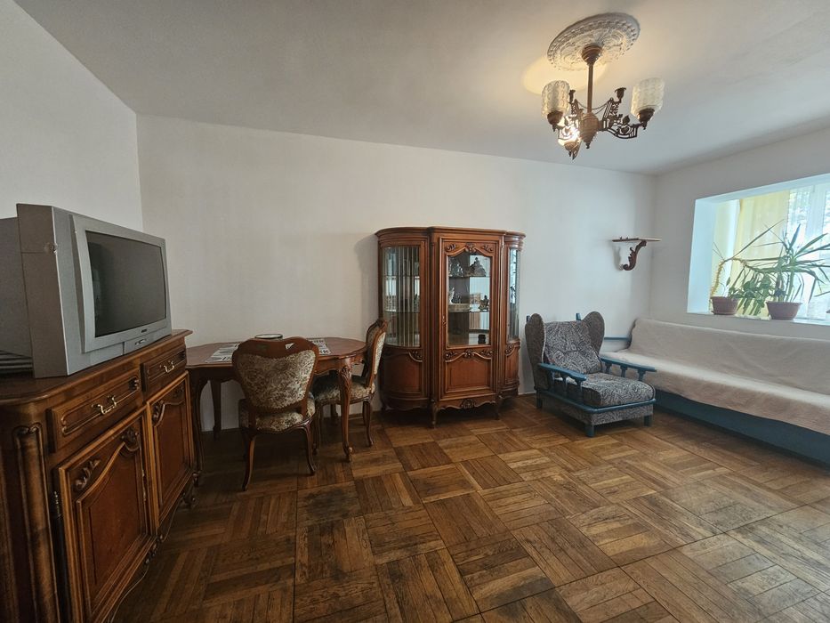 Vand apartament 2 camere, etajul 3,Vlaicu