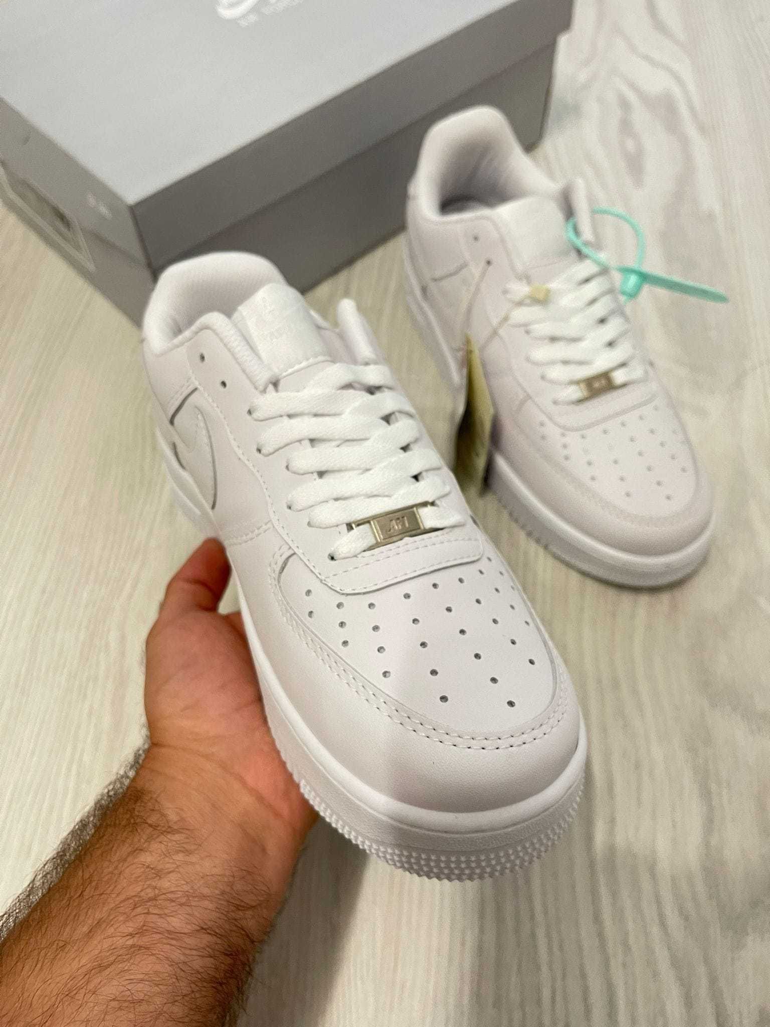 Nike Air Force 1 low triple white (Verificare Colet)