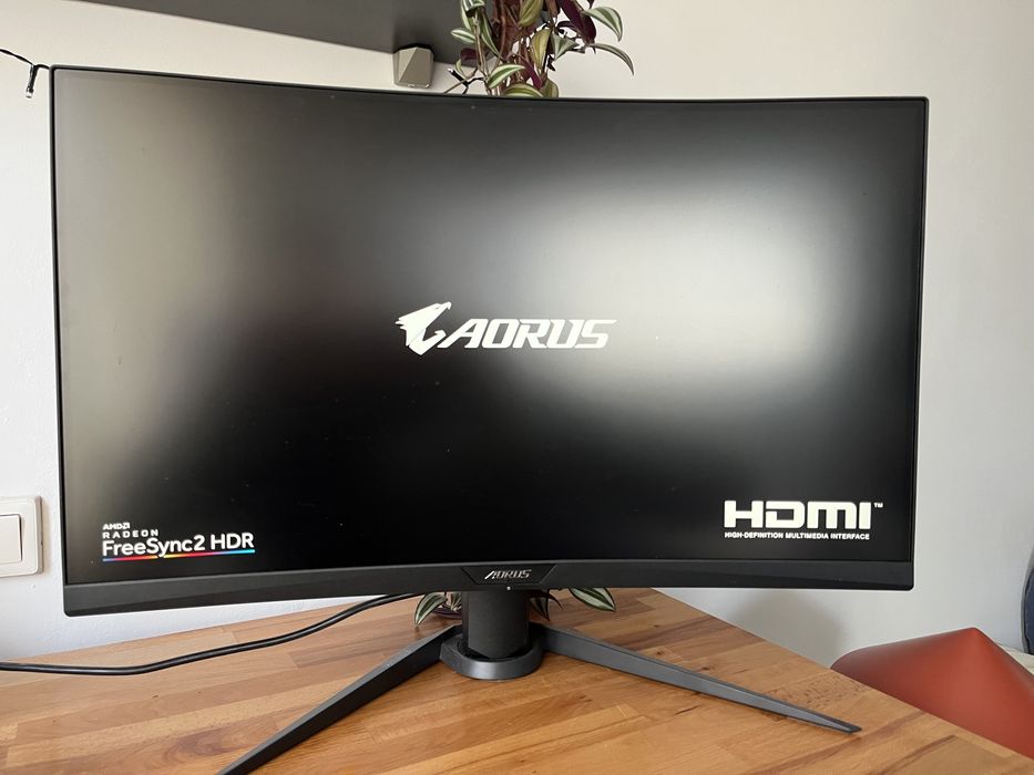 Monitor Aorus cv27f