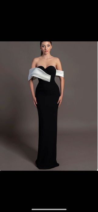 Официална рокля с паднали рамене