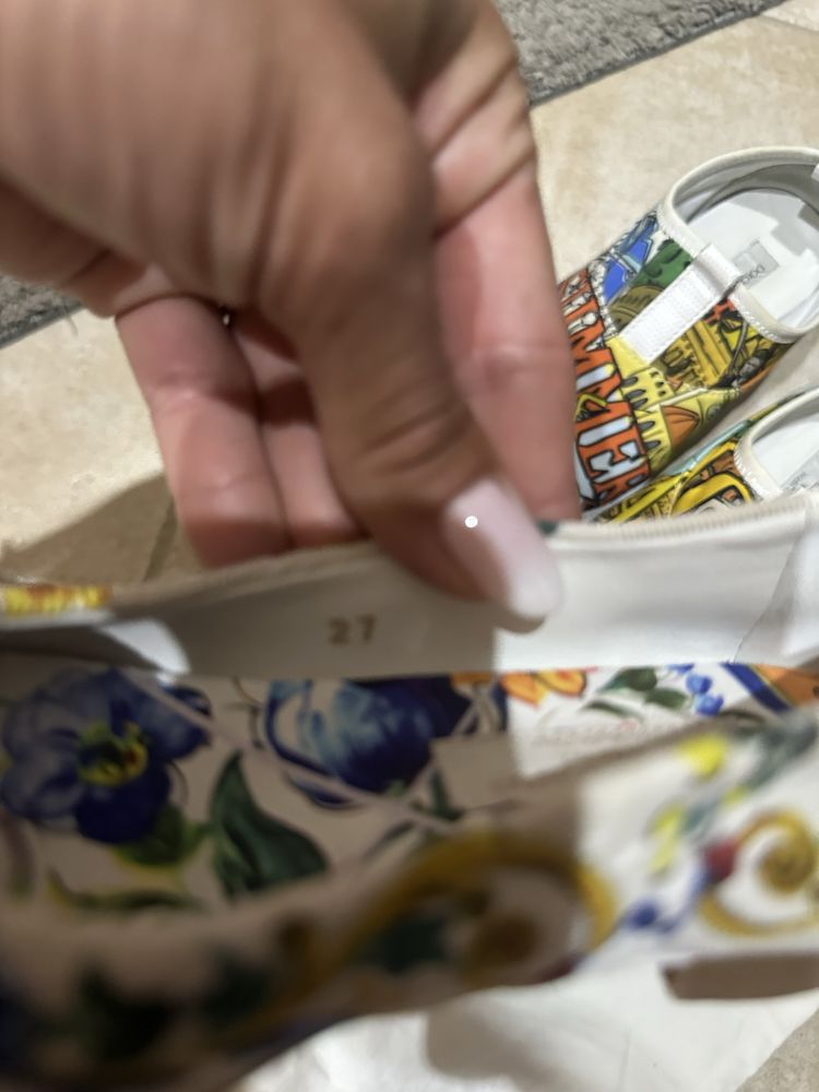 Детска рокля Dolce & Gabana и 2 чифта обувки
