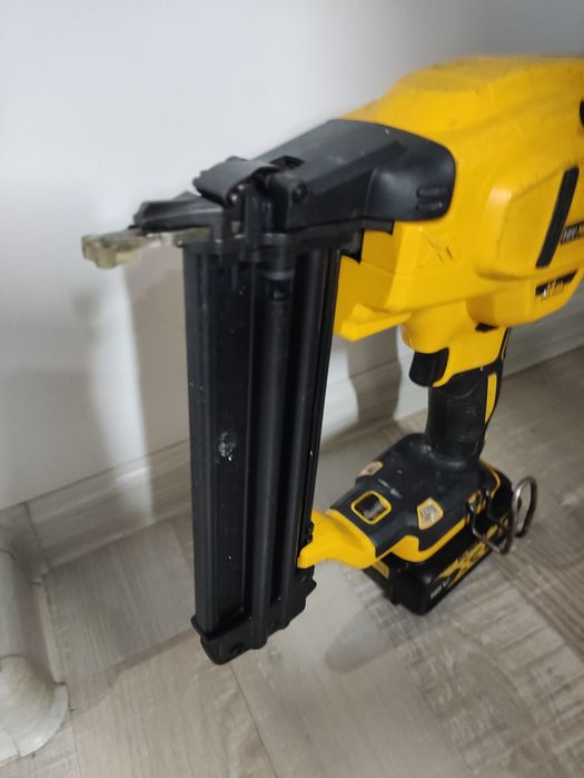 Pistol cuie DeWalt DCN 680 Hikoki NT 1865 DM Brushless