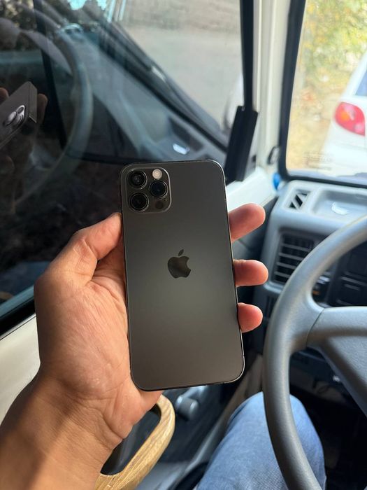 Iphone 12 pro    .