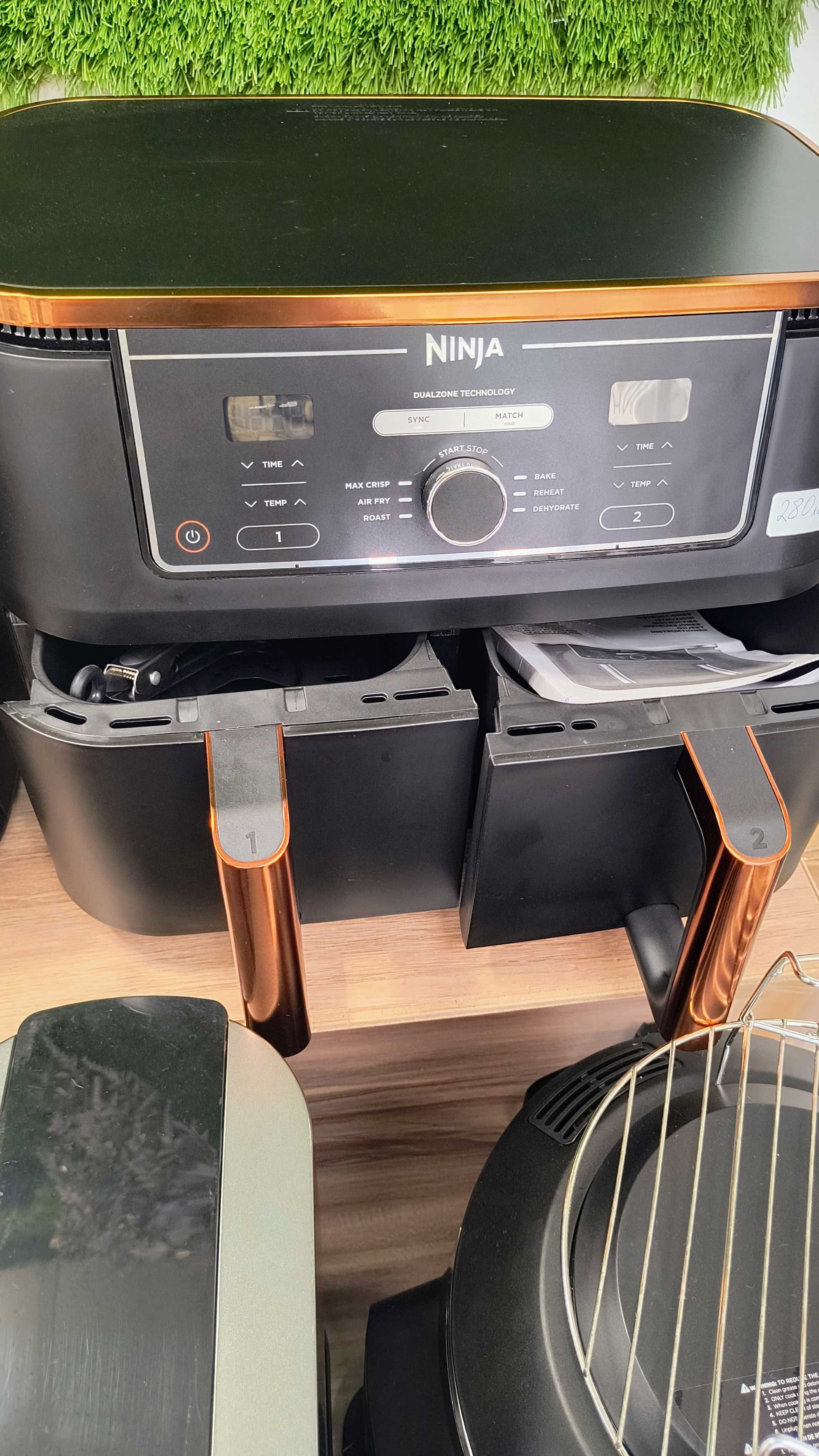 Фритюрник Ninja AF400EUCP, 2470 W, 9.5 л, 6 програми, черен/златит