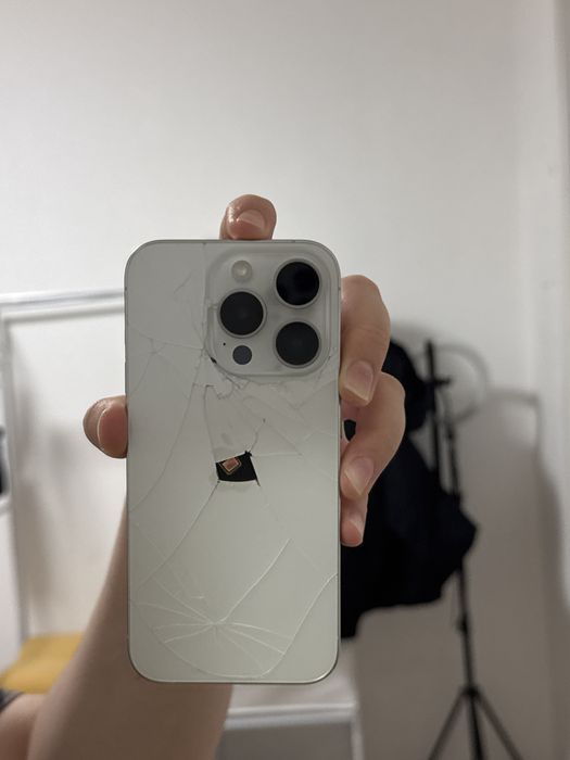 iphone 15 pro белого цвета