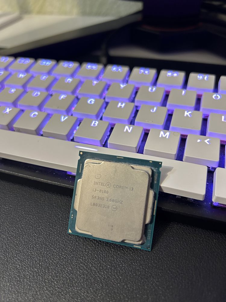 Процессор  intel i3 8100