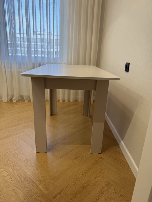 Стол из ЛДСП почти новый