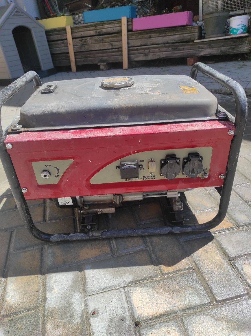 Generator curent electric