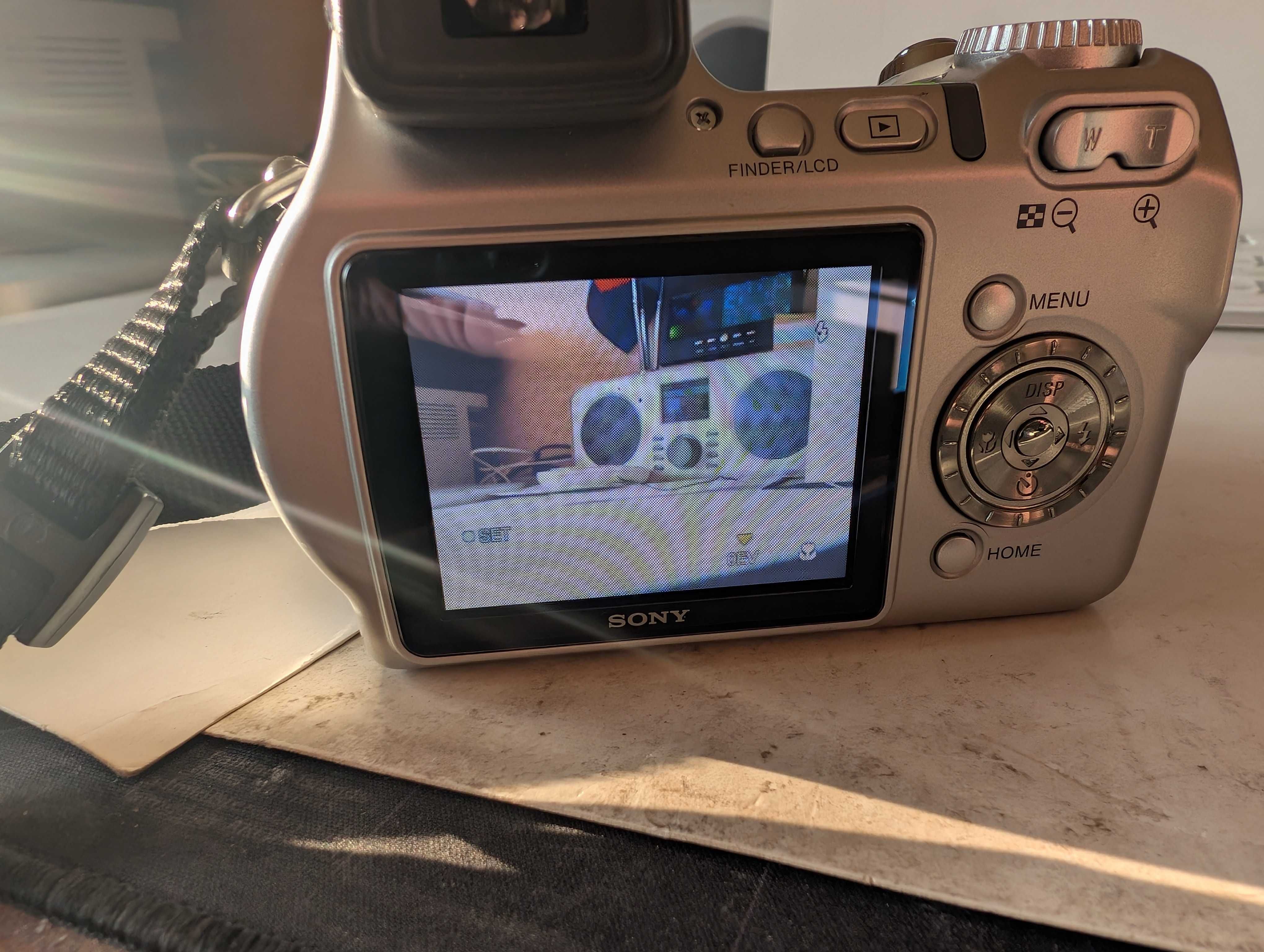 Прекрасен Фотоапарат SONY DSC-H7