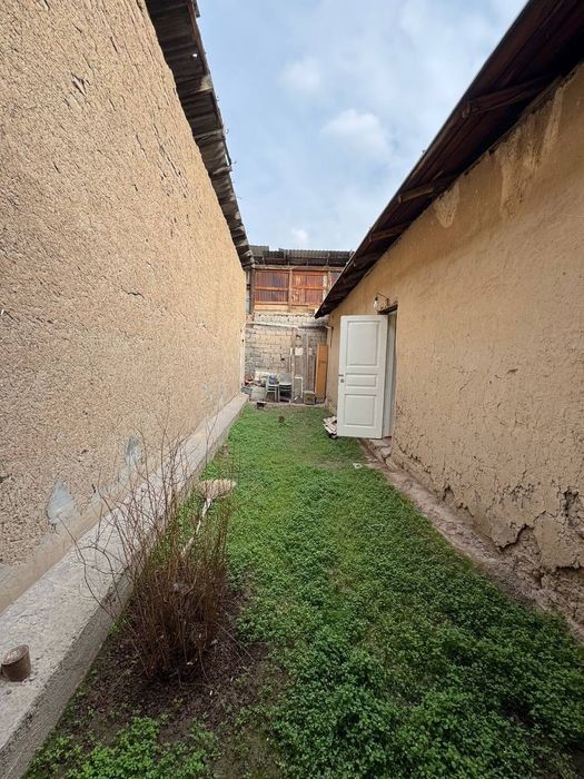 Продаётся участок 5.5 соток Ак Уй Махалля 100квм