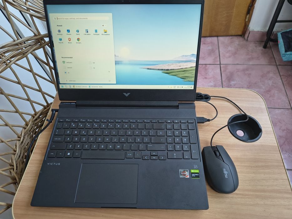 Laptop PC gaming HP Victus Ryzen 5-5600 16Gb Ram impecabil