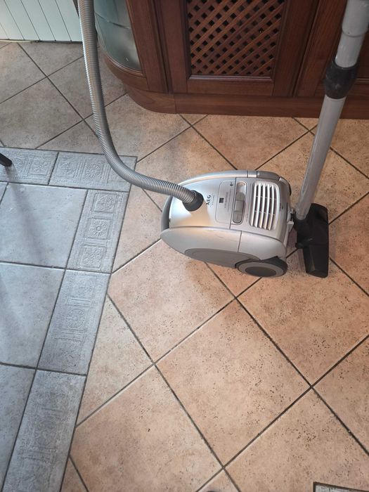 Прахосмукачка AEG  viva quickstop 2200w