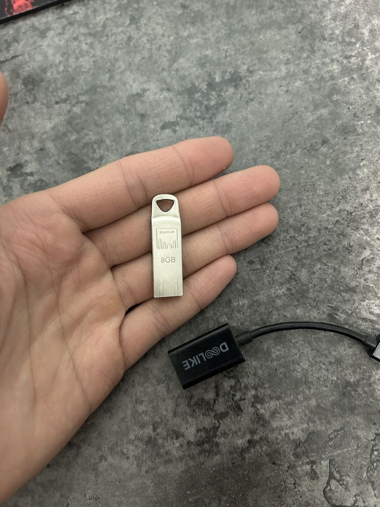 Флэшка 8гб с otg перехадником на usb