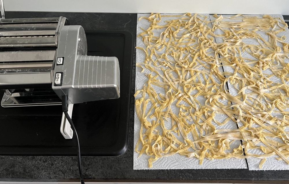 Masina de paste electrica