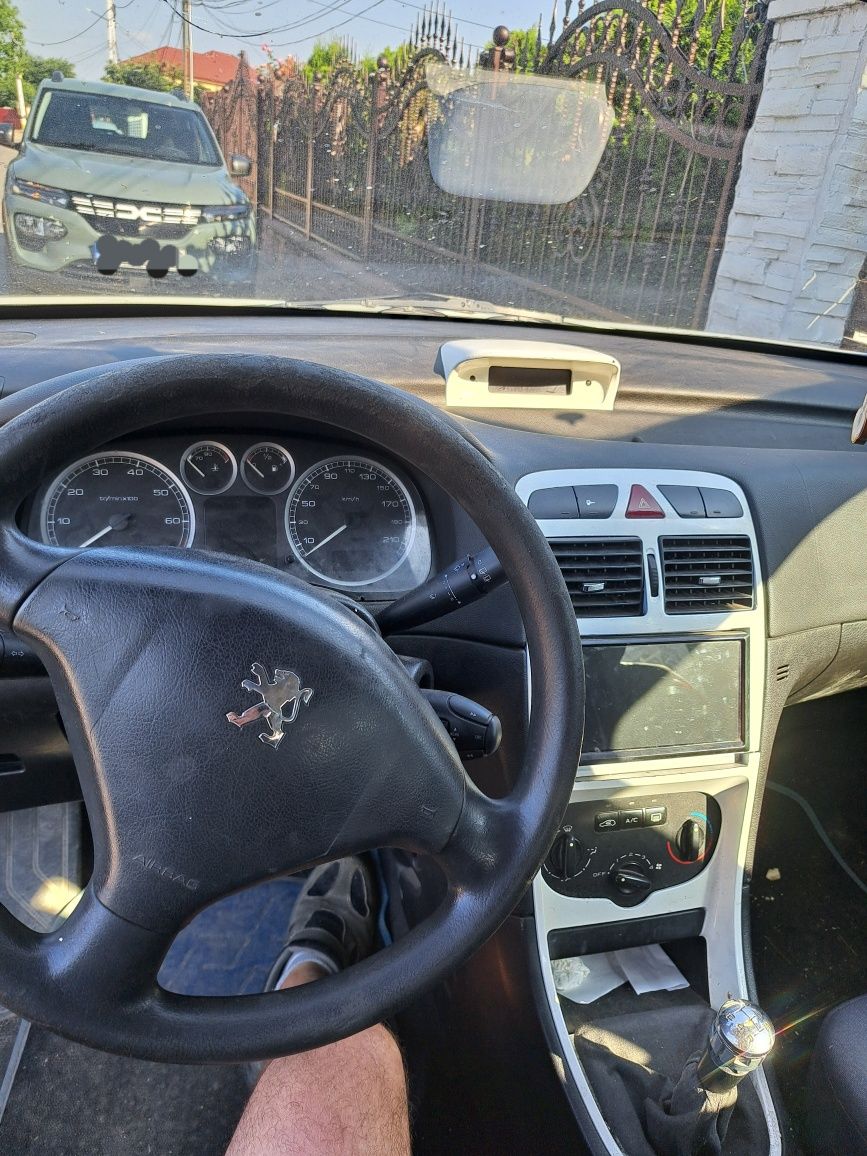 Vând Peugeot 307 1.6 benzină 3000 lei