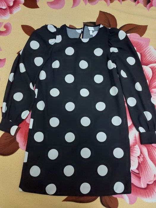 Rochie neagra cu buline albe