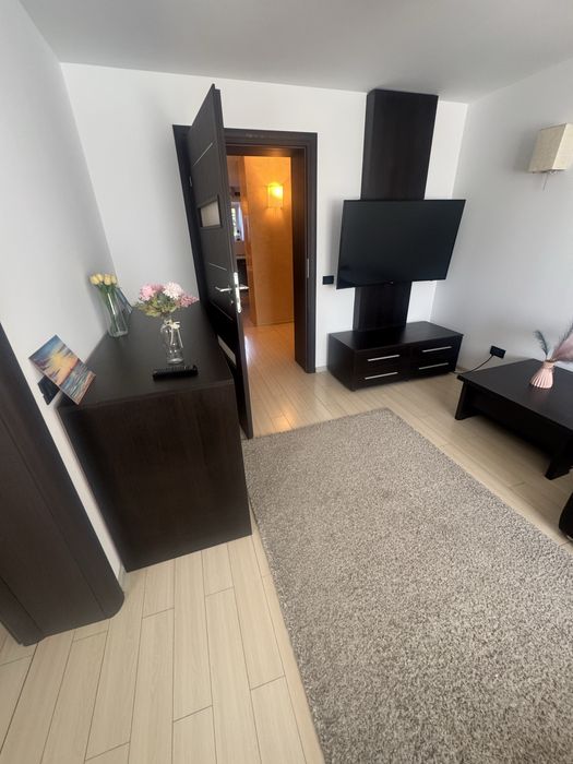 Inchiriez apartament