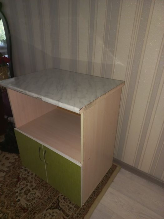 Продам кухонную тумбочку б/у