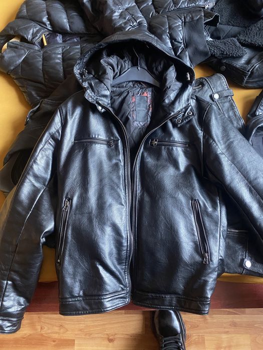 Geaca de piele Seinsse cu gluga.