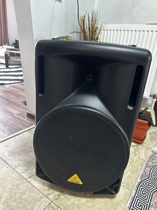 Boxa behringer b215d