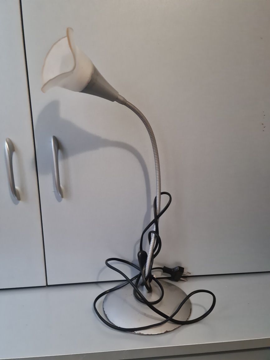 Лампа подходяща за бюро