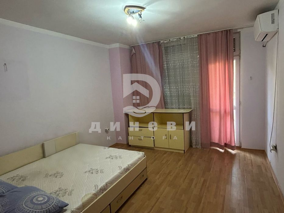 Продава двустаен апартамент в кв. Ремиза