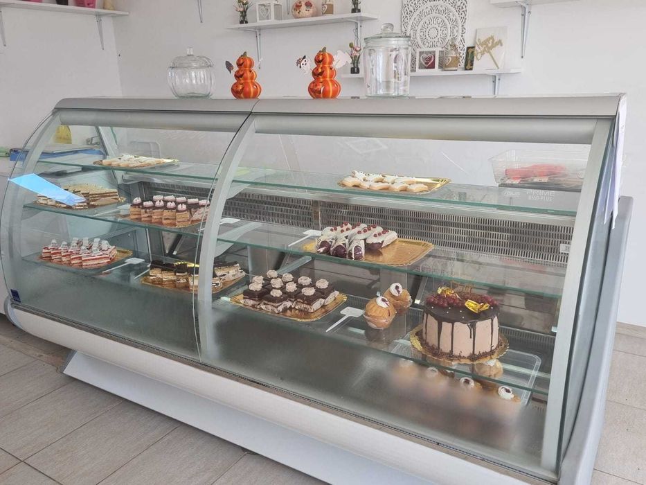 Vitrina pentru prajituri profesionala
