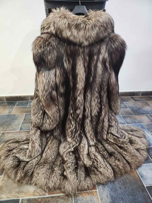 Палто с богат естествен косъм лисица