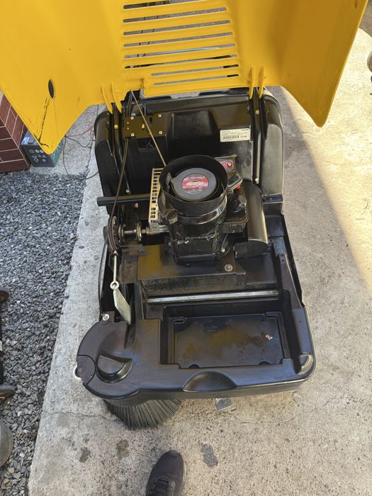 Aspirator curte karcher KSM 750 B Mătură benzina Măturatoare