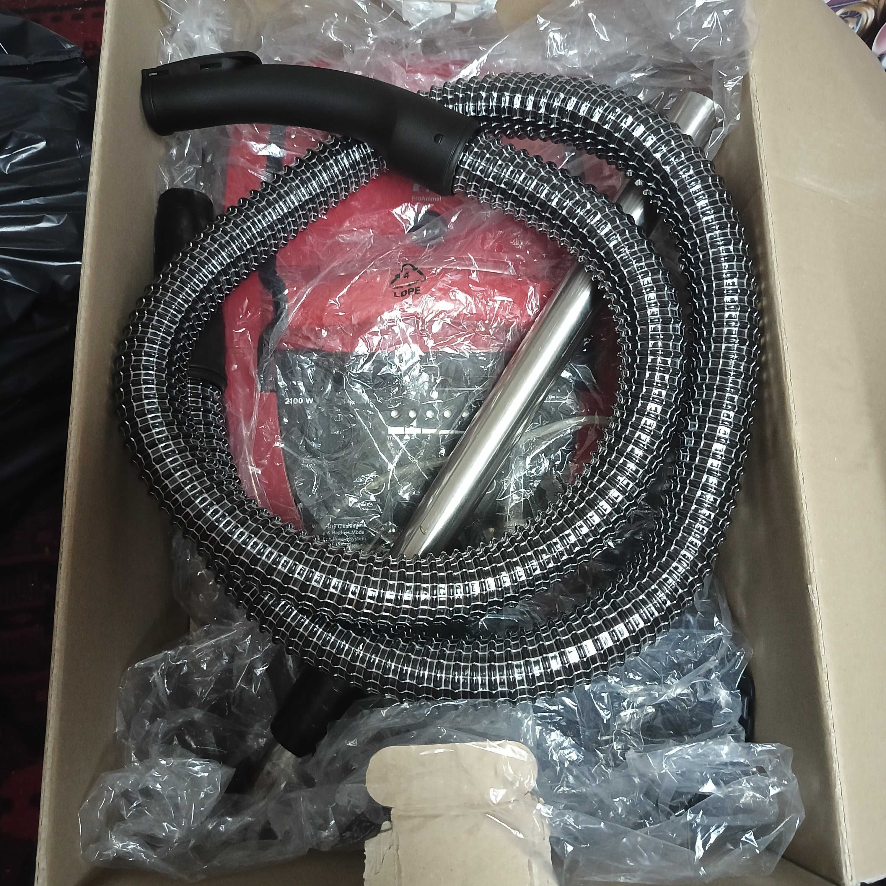 Перяща прахосмукачка Bosch 421 PET