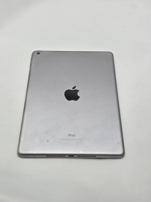Apple iPad 5 (5th gen) 32GB, Wi-Fi , se vinde doar tableta