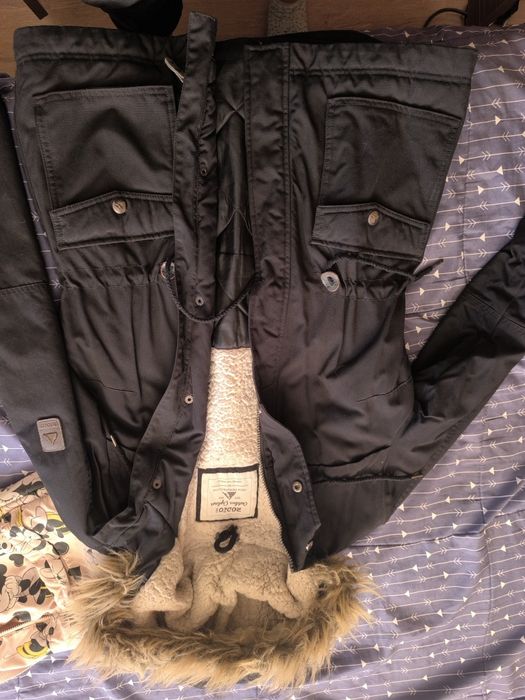 Парка на Bershka и черна парка на Rodeo