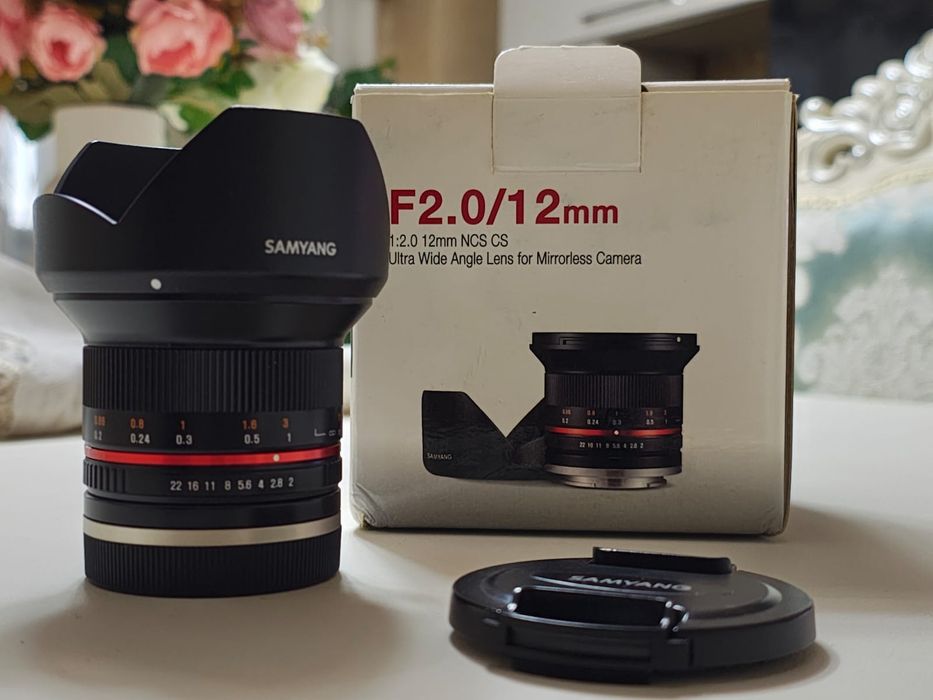 Samyang 12 mm, f2.  montură Sony E și obiectiv Canon 50mm RF