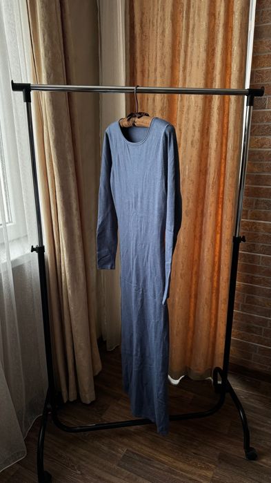 Дълга синя рокля от мека материя