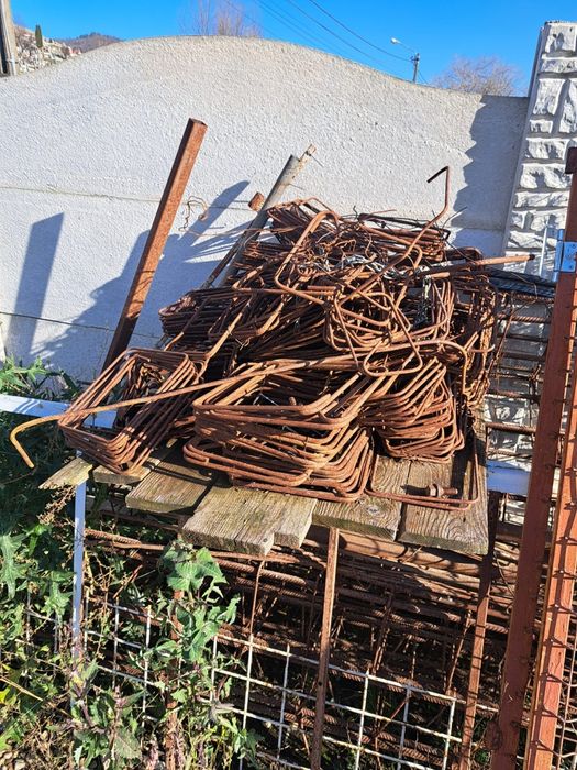 Vând scândură și fier pentru construcții