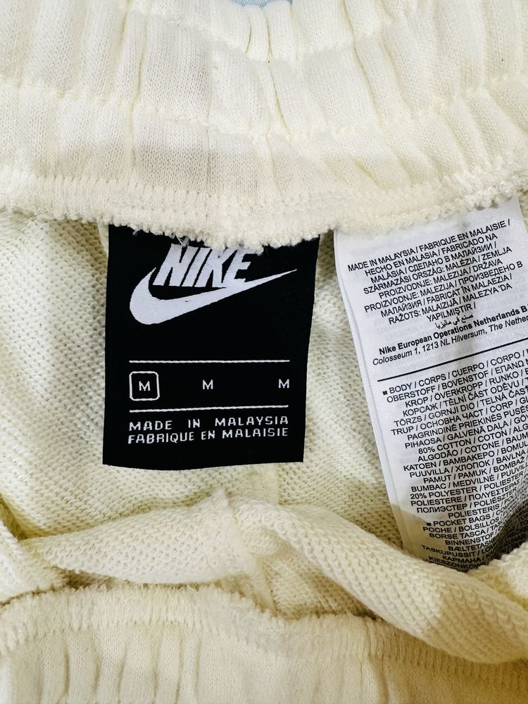 Дамски къси гащи/панталони Nike