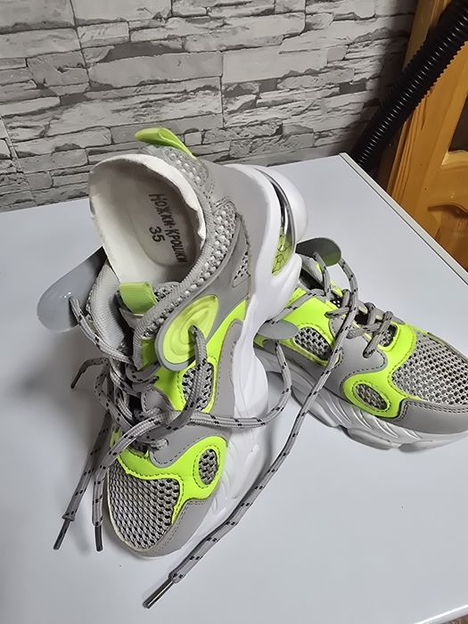 Продам кроссовки.