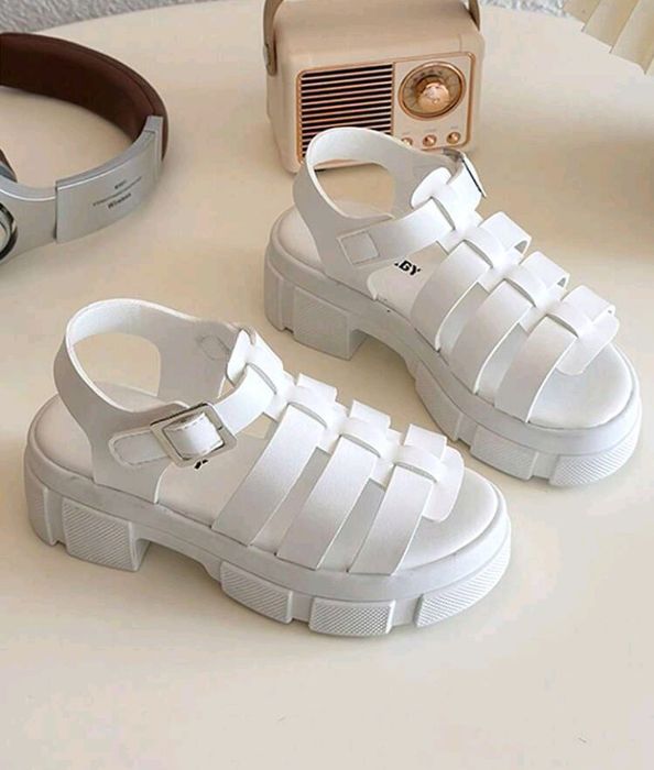 Sandale albe noi