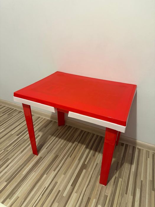 Masa copii rosie