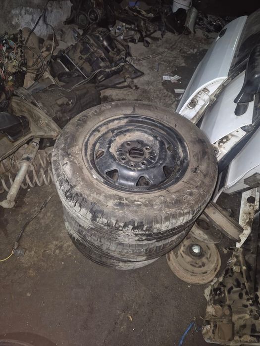 Продам резину зима, лето на 14 на штампах ауди