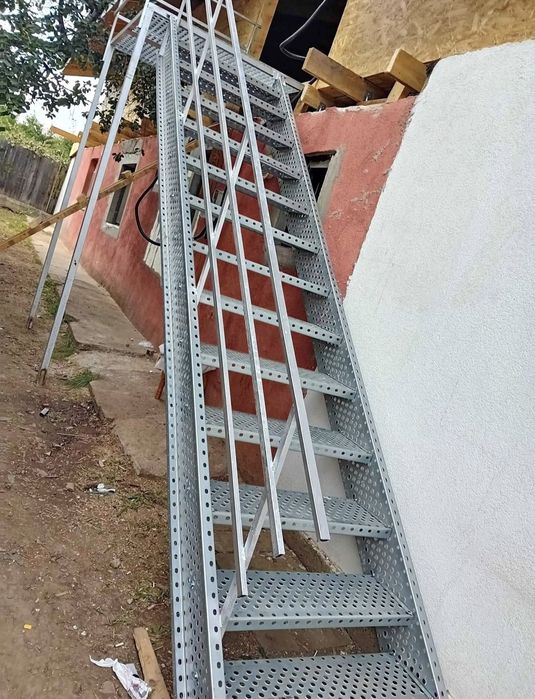 Scara zincata pentru exterior