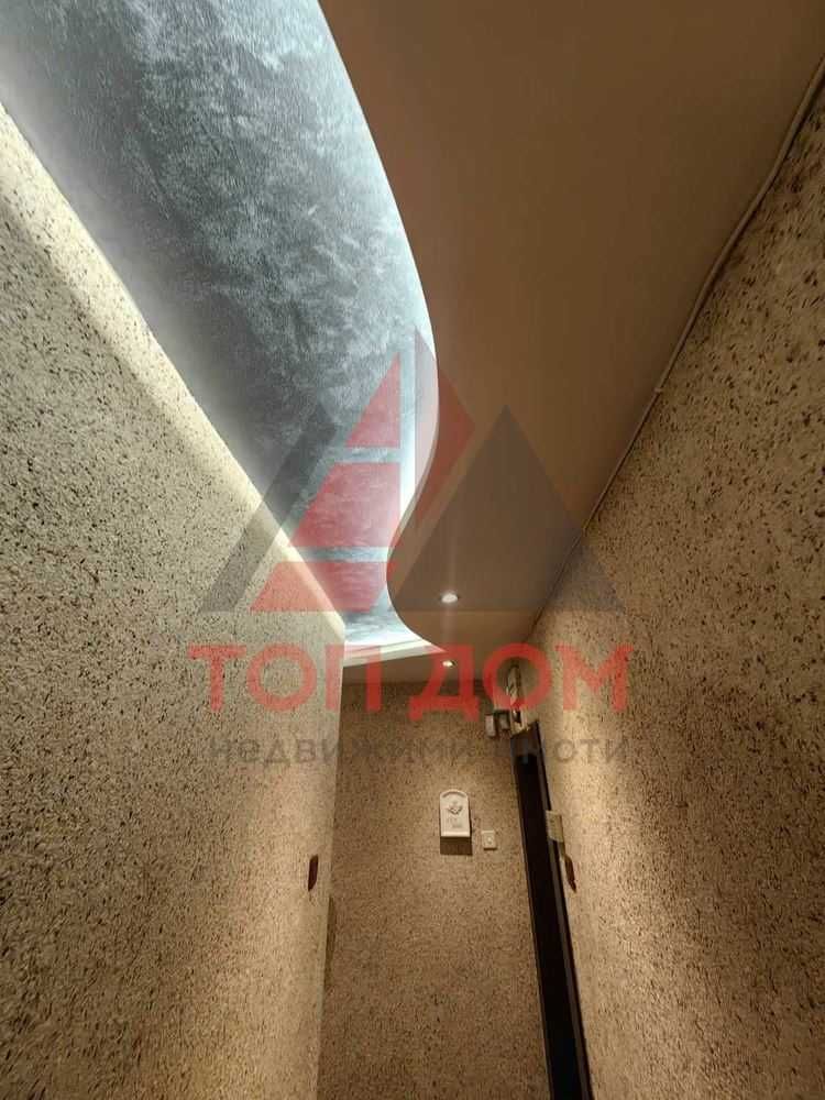Тристаен! Център! Трети етаж! Свободен за нанасяне! Код 74712