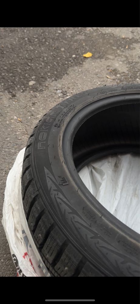 Продам шины 225/45/17 зимние Nokian