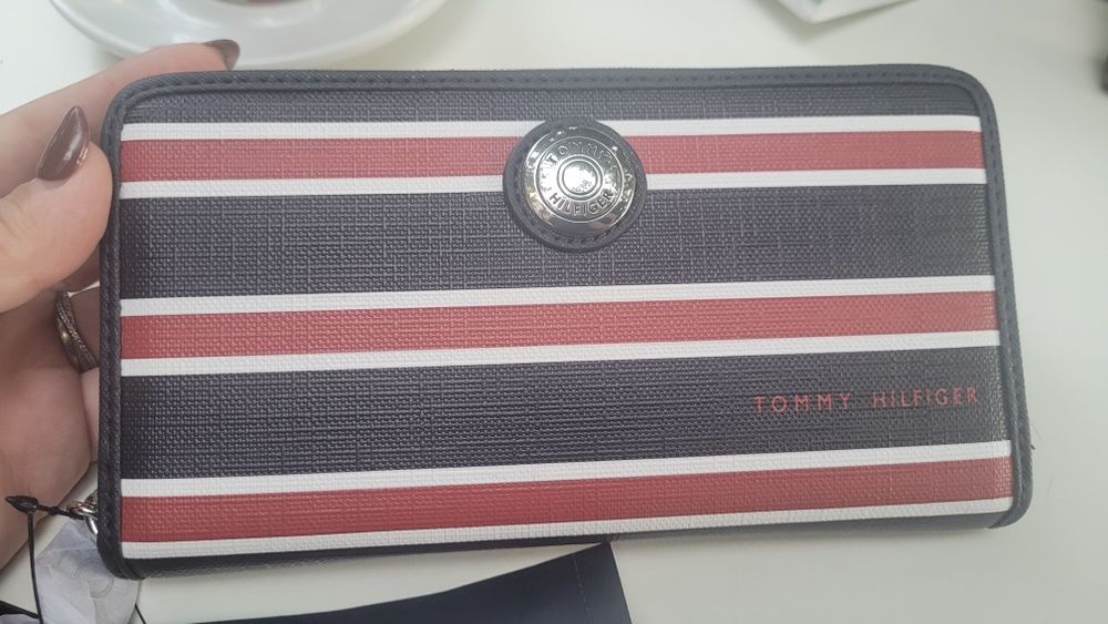 Нов портфейл с етикет