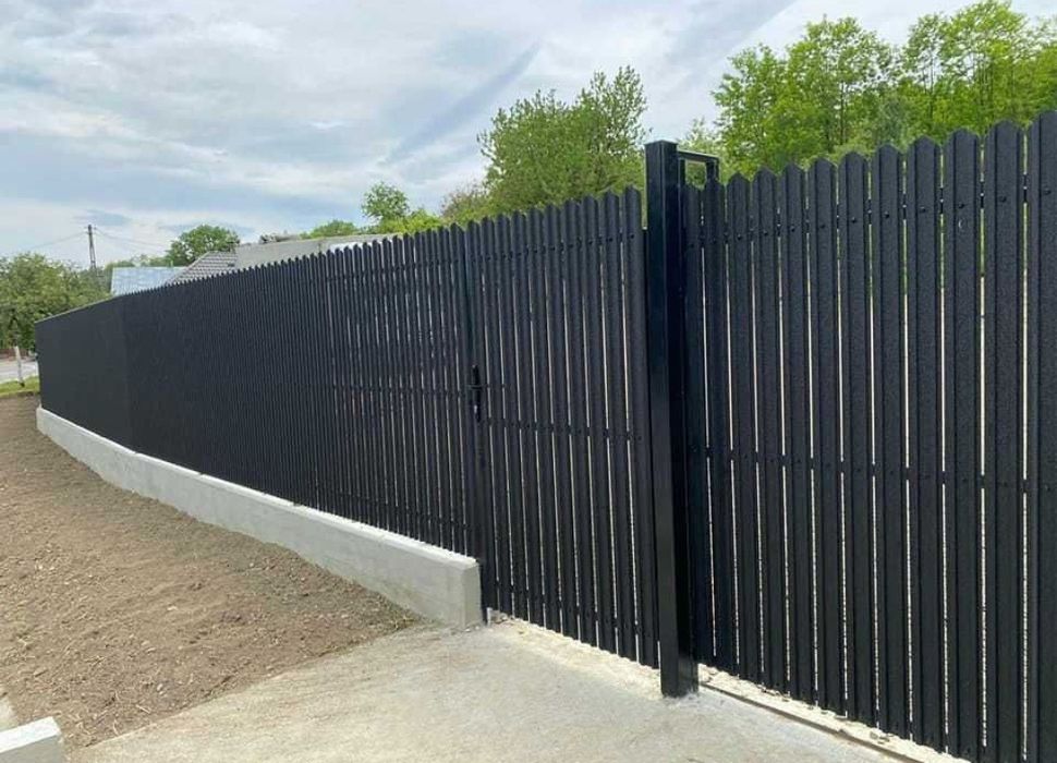 Construim garduri și porți la comanda clientului