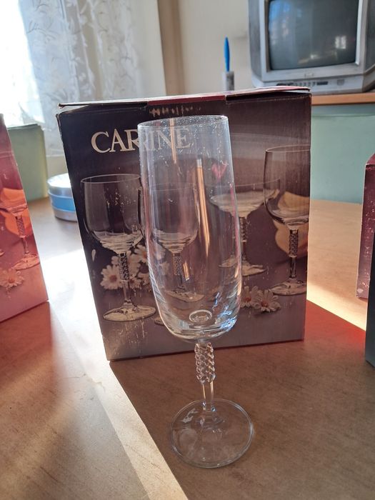 Чаши за безалкохолни.