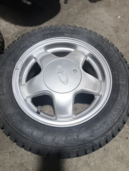 Продам комплект зимней резины с дисками