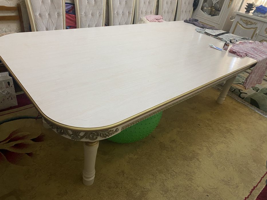 Stol stul sotiladi 12 tali