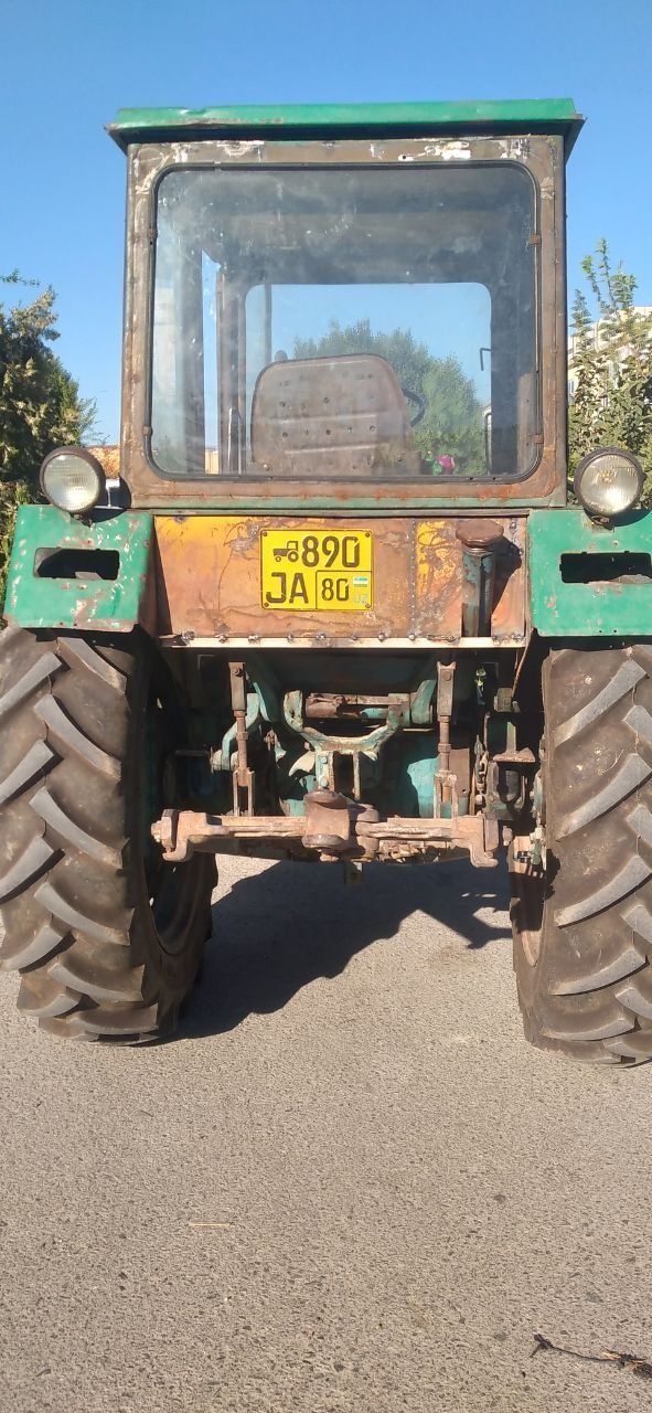 Traktor T40 balonlari yangi