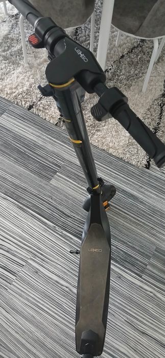 Trotineta electrica aproape nouă